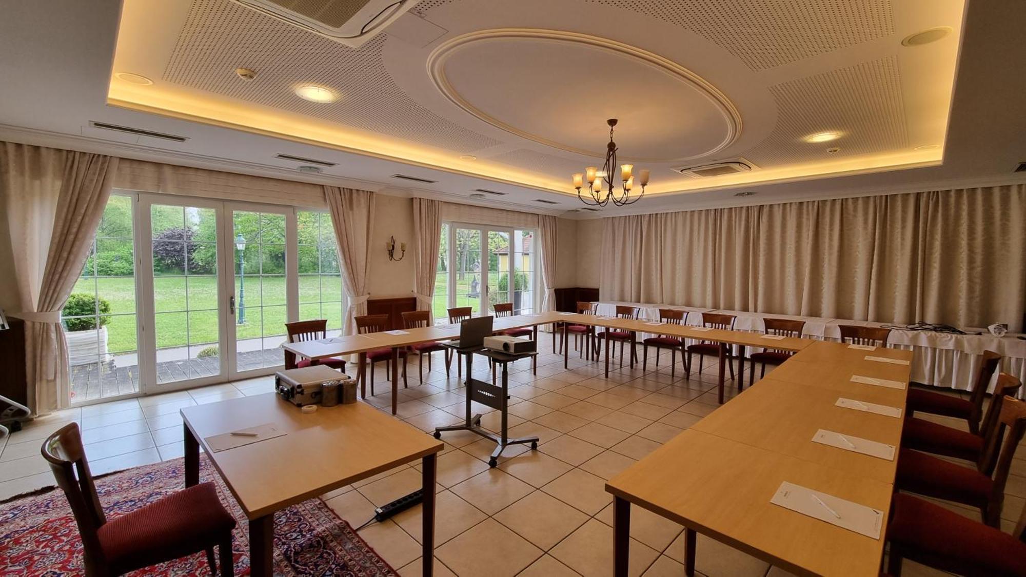 Birkenhof Gols - B & B - Wohlfuehl Hotel Mit Wochenend-Restaurant Bagian luar foto
