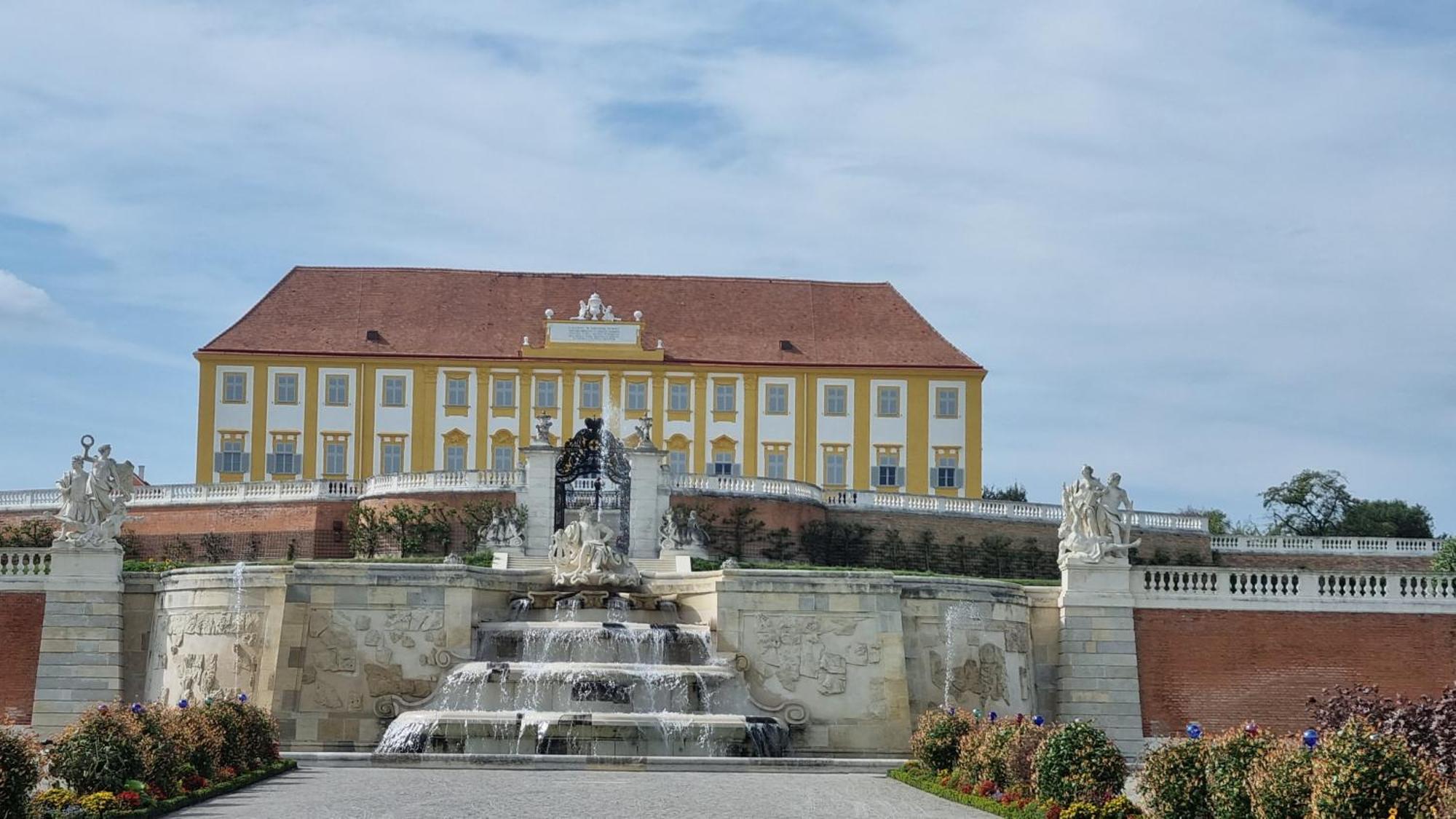 Birkenhof Gols - B & B - Wohlfuehl Hotel Mit Wochenend-Restaurant Bagian luar foto
