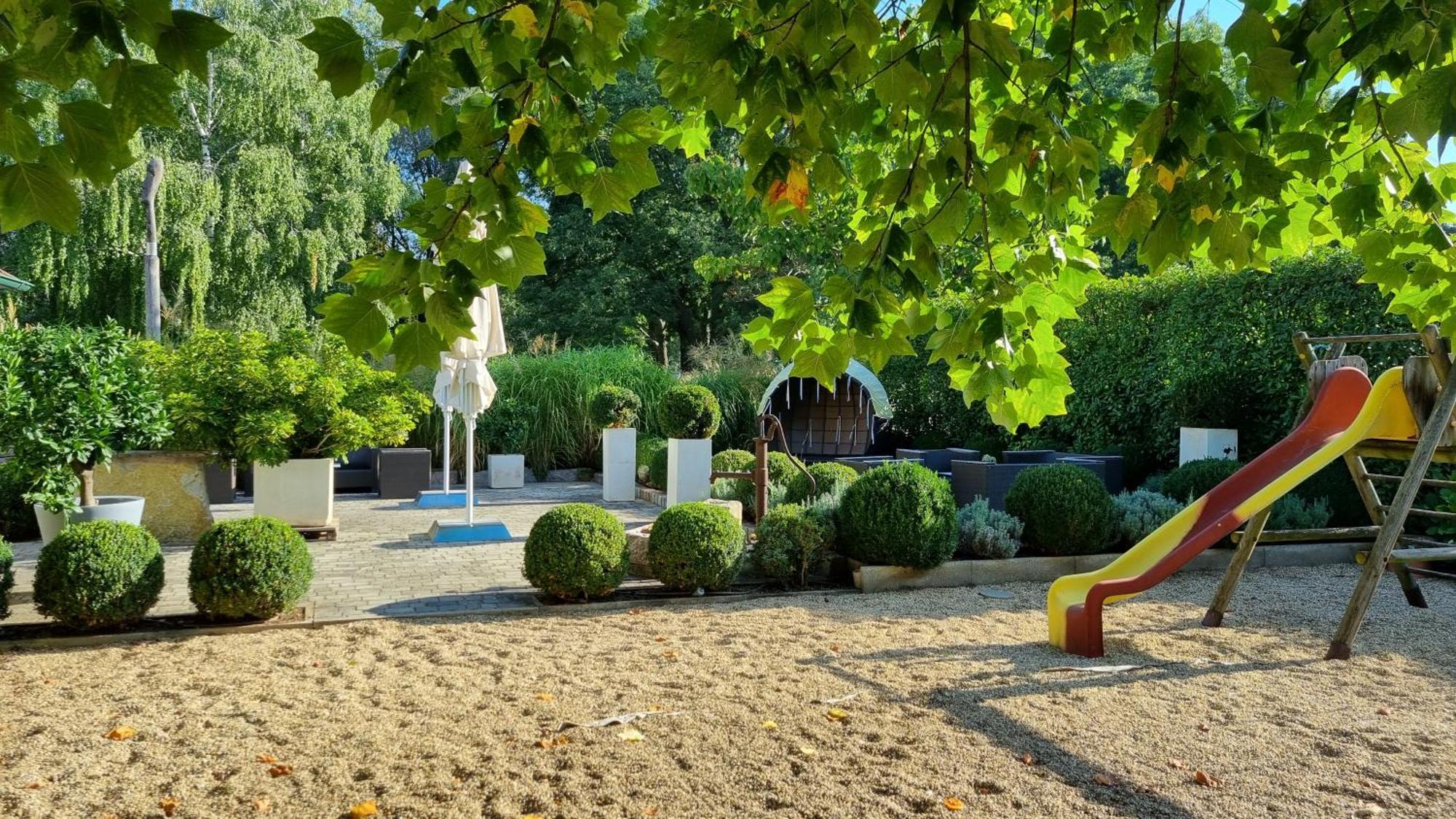 Birkenhof Gols - B & B - Wohlfuehl Hotel Mit Wochenend-Restaurant Bagian luar foto