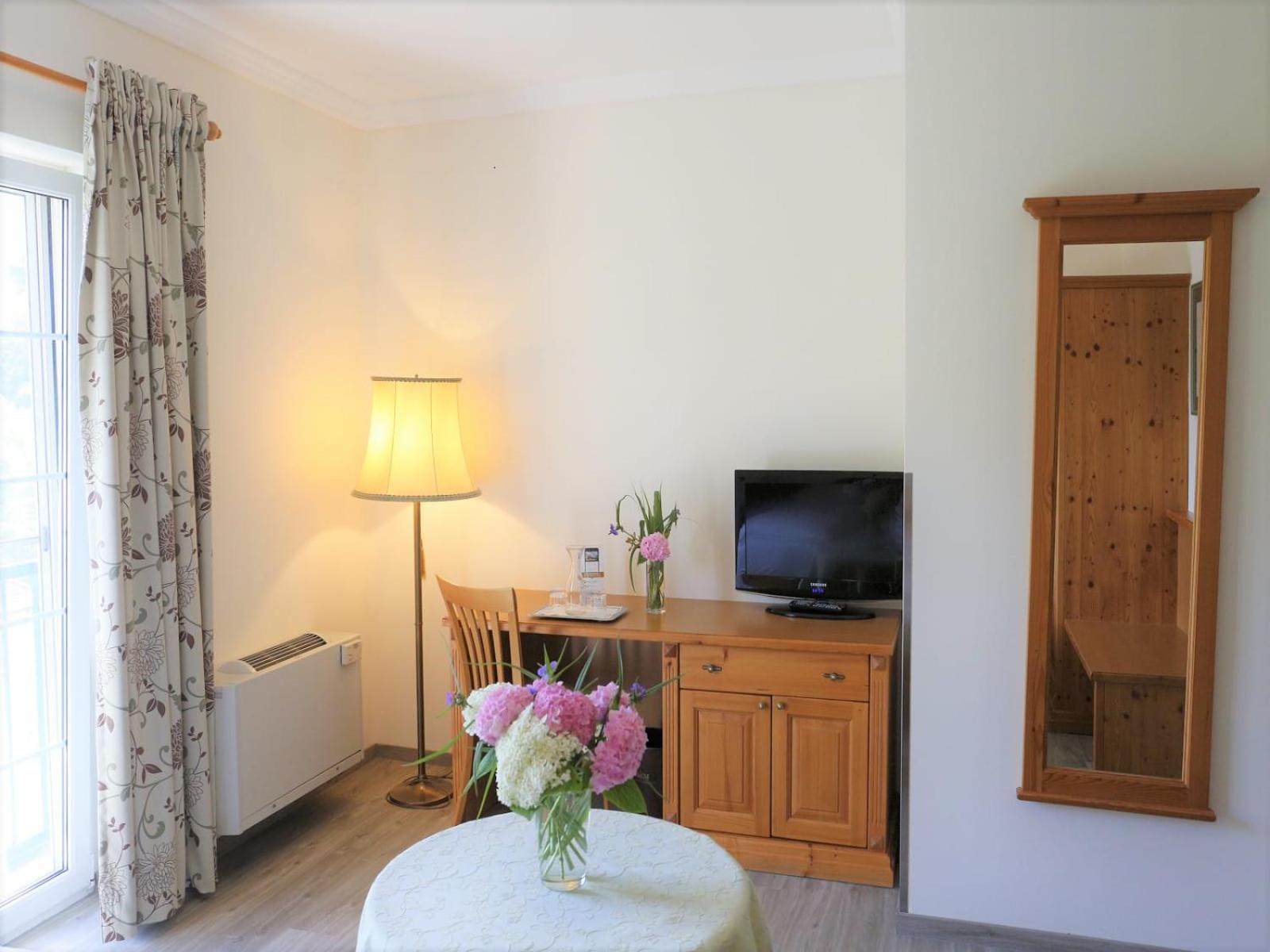 Birkenhof Gols - B & B - Wohlfuehl Hotel Mit Wochenend-Restaurant Bagian luar foto