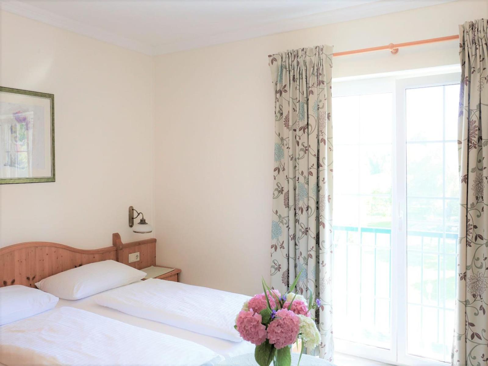 Birkenhof Gols - B & B - Wohlfuehl Hotel Mit Wochenend-Restaurant Bagian luar foto