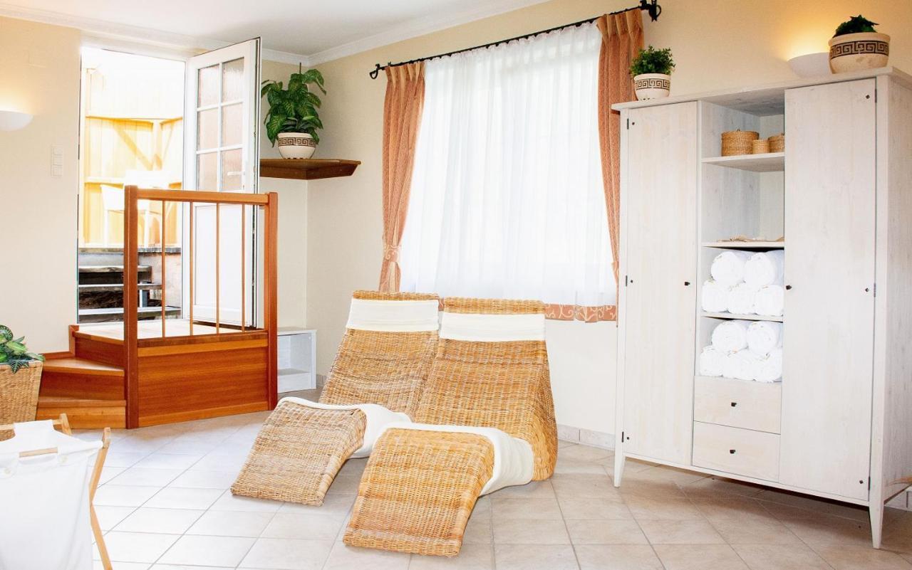 Birkenhof Gols - B & B - Wohlfuehl Hotel Mit Wochenend-Restaurant Bagian luar foto