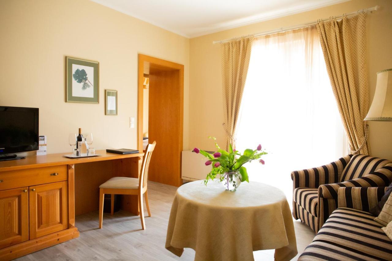 Birkenhof Gols - B & B - Wohlfuehl Hotel Mit Wochenend-Restaurant Bagian luar foto