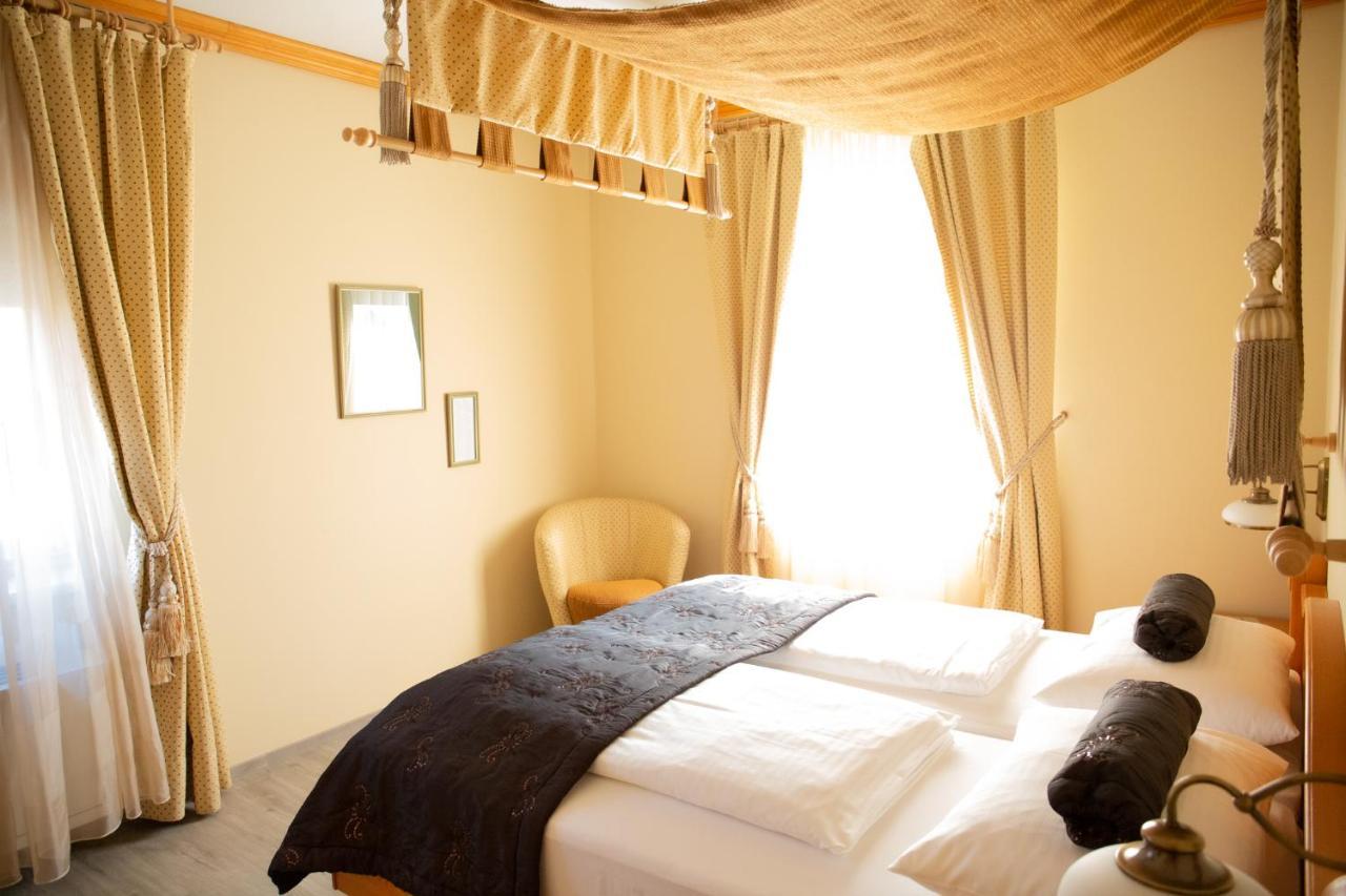 Birkenhof Gols - B & B - Wohlfuehl Hotel Mit Wochenend-Restaurant Bagian luar foto